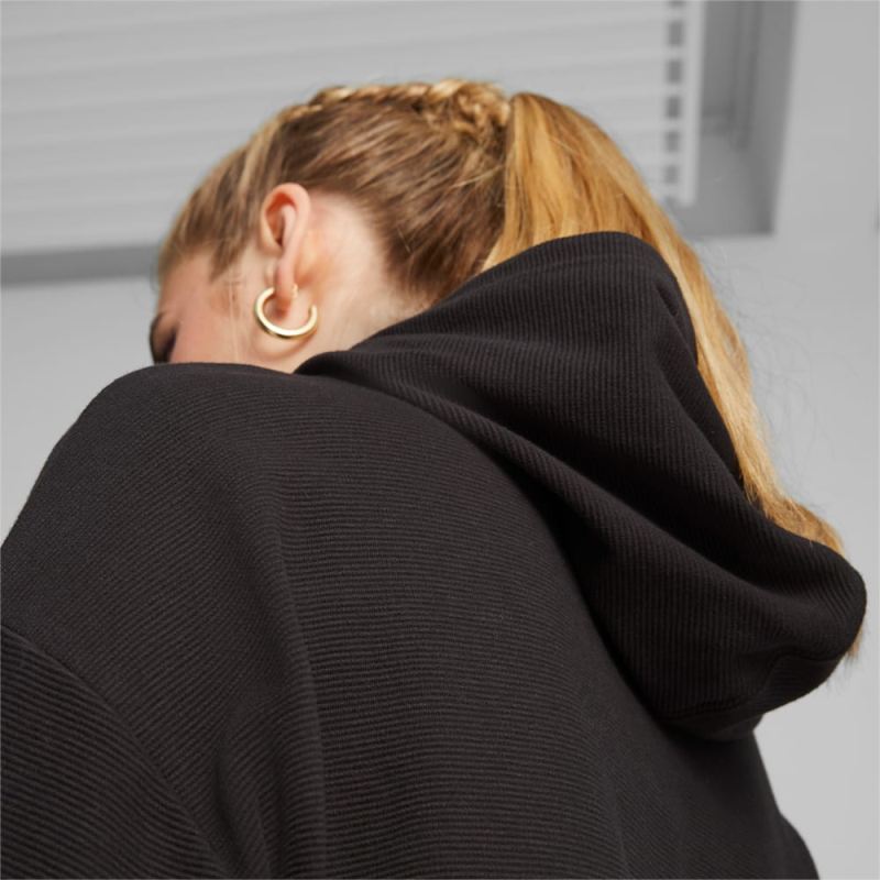 Puma | Women's ESS+ Cropped Hoodie - Black